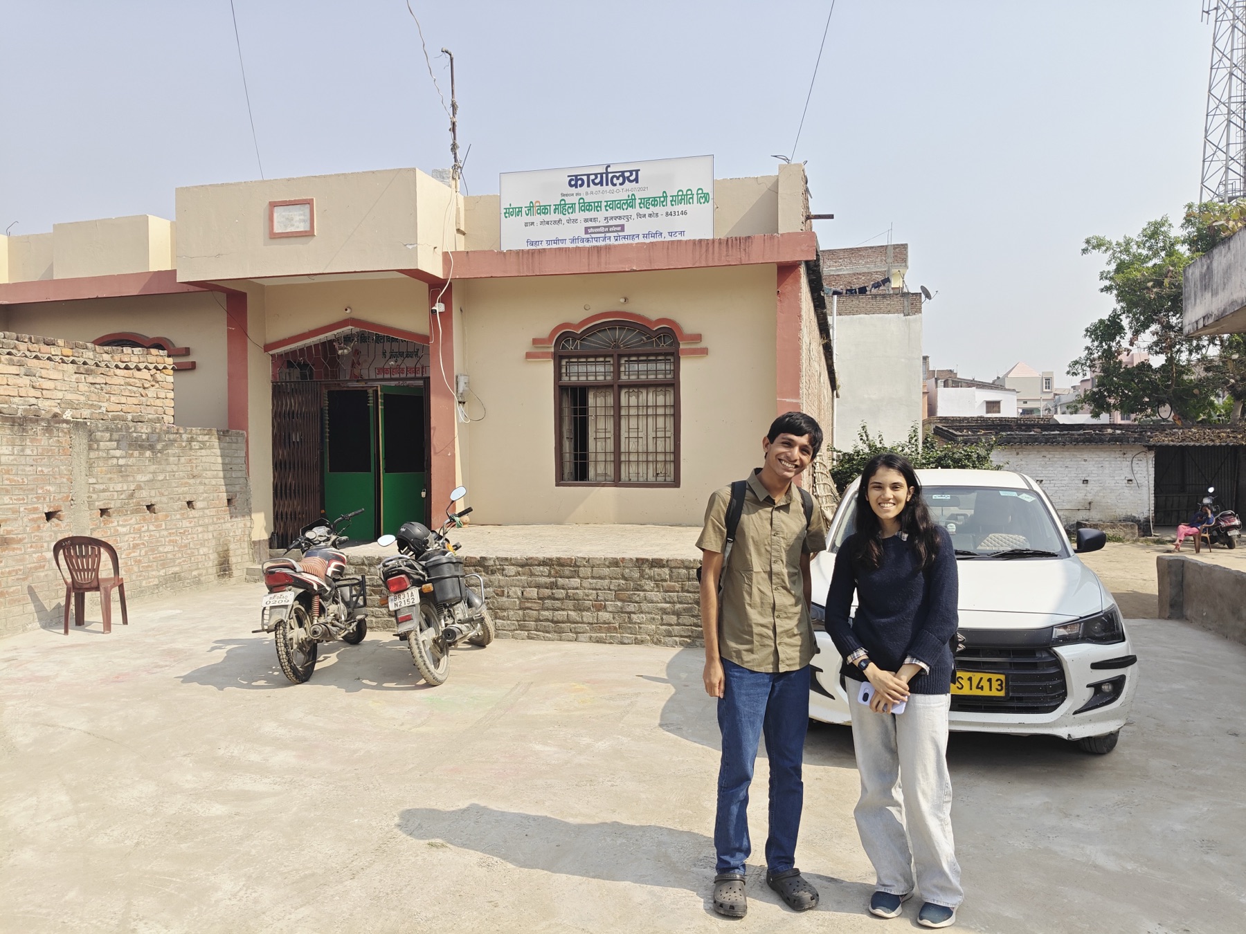 GRAMA team members outside a JEEViKA office in the field